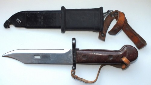 Pol. 6H3 Braun  Duroplast mitFüllstoff (1).JPG