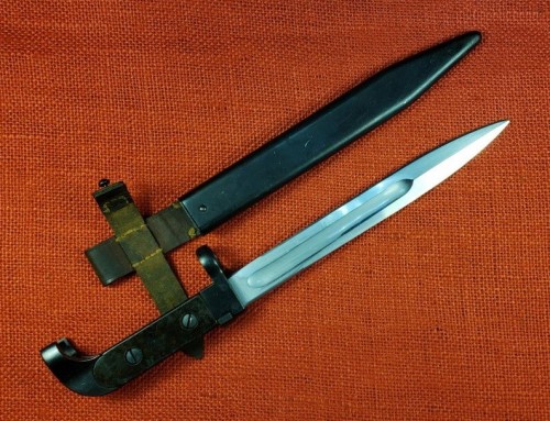 Polish AK 47 Bayonet and Scabbard 1957  A00033  2 (2).jpg