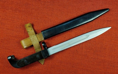 Polish AK47 bayonet and scabbard 1958 Z code 2 (2).jpg