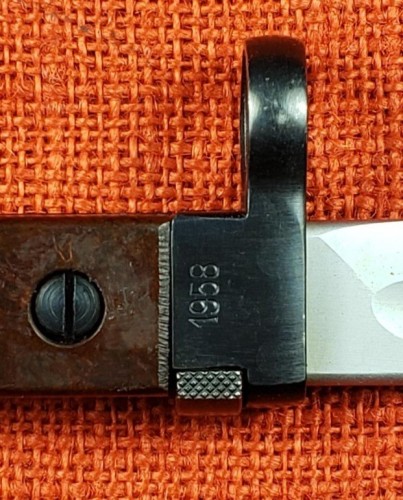 Polish AK47 Bayonet Compare 2.jpg